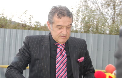 Becali şi cele sfinte » Furtuna i-a blocat pelerinajul la Muntele Athos, dar aşa a ajuns la Sfînta Cuvioasă Parascheva