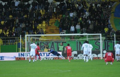 Steaua a bifat aseară al 3-lea penalty irosit în actualul campionat » Axa ratangiilor!