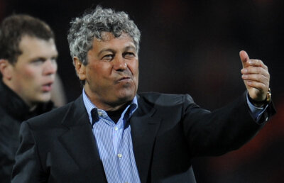 După ce a jignit asistentele, Mircea Lucescu a oferit un buchet de trandafiri unei femei arbitru