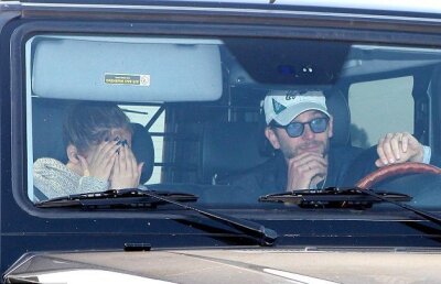 Jennifer Lopez si-a ascuns fata ca sa nu fie vazuta cu Bradley Cooper