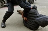 Bătaie cu bâte la Bacău, sub privirile poliţiştilor