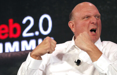 Directorul executiv Microsoft: telefoanele Android şi Iphone sunt prea complicate