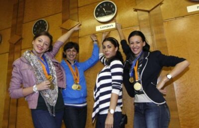 Campioanele mondiale la spadă au fost decorate de ministrul apărării