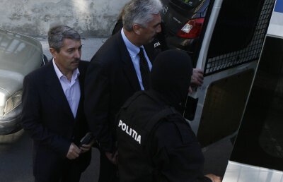 Avram şi Ţerbea vor fi judecaţi în stare de arest » Încă 60 de zile după gratii