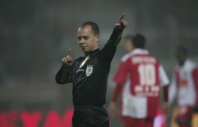 VIDEO "Centralul" a uşurat misiunea Sibiului eliminîndu-l gratuit pe Muzac » Mărul lui Avram