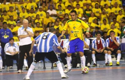 Uite ce gol marchează Falcao, cel mai bun jucător de futsal!