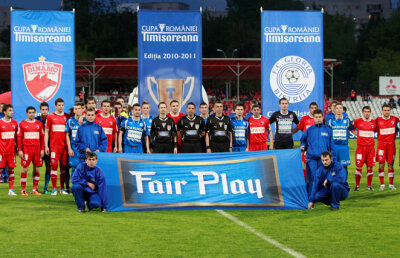 Duckadam atacă Dinamo: "N-avem şansa altor echipe ai căror adversari bagă juniorii în semifinale"