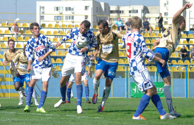 LIVETEXT Bistriţa - CSM Rm. Vîlcea 2-0 Predescu majorează diferenţa
