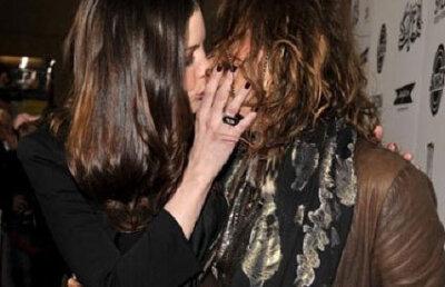 FOTO! Saruturi incestuoase in showbiz