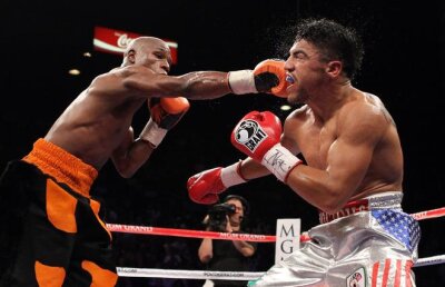 Cifre record » Vezi cîţi oameni s-au uitat la confruntarea Mayweather Jr-Ortiz