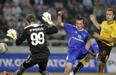 Vi s-a părut că Drăghia a greşit la golul doi al Legiei? Priviţi ce a făcut portarul lui AEK la 1-1 cu Lokomotiv Moscova. S-a terminat tot 1-3