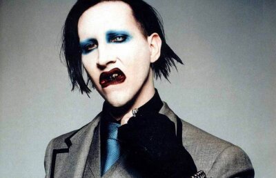 VIDEO! Marilyn Manson s-a apucat de pictat! Uite ce talentat e!