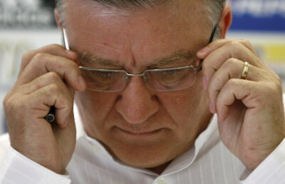 Sandu ceartă UEFA şi FIFA: "Sînt căcăcioase, d`aia nu intervin în ancheta DNA!"