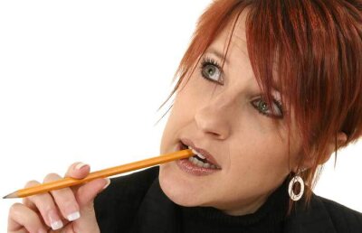 Leacuri cu schepsis. Molfăirea creioanelor tratează durerea de cap