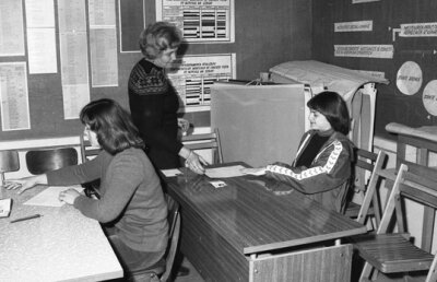 Diriginta şi profesoara de matematică conturează profilul din copilărie al Nadiei » Fetiţa serioasă din umbra gloriei