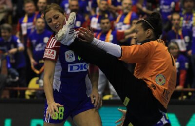 Faţa nevăzută a performanţei în sport » Patricia Vizitiu şi-a rupt nasul pentru ultimul gol!