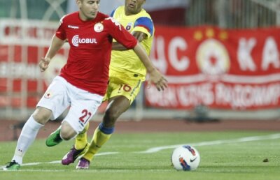 Zicu marchează meci de meci, dar n-are loc la echipa naţională. Mutu şi Marica au un gol împreună, dar sînt certitudini