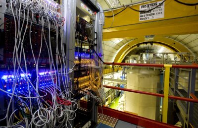 Viteza luminii, depăşită din nou. Un nou test a stabilit că neutrinii merg cu 6 kilometri pe secundă mai repede ca lumina