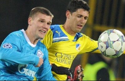 VIDEO Suporterii ruşi şi-au dat în petic » Meciul Zenit - APOEL a fost întrerupt 15 minute din cauza fumigenelor