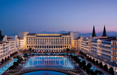 Steaua e invitată gratis pentru cantonamentul de iarnă la cel mai luxos hotel din Europa!