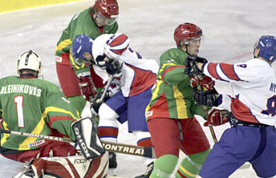 Fight Club pe gheaţă! În ce se transformă un simplu meci de hochei