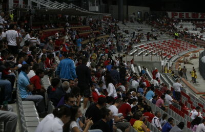 Dinamo vrea să atragă fanii la derby-ul cu Steaua cu premii » Cîştigi o maşină dacă-l "baţi" pe Stelea la penalty :)