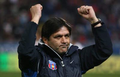 Lăcătuş îi împinge de la spate pe jucătorii stelişti: "Şi eu am jucat în faţa a 80.000 de fani şi am obţinut rezultate bune"