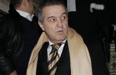 VIDEO » Gigi Becali: "Mihai Costea are emoţii prea mari cînd ajunge mingea la el"