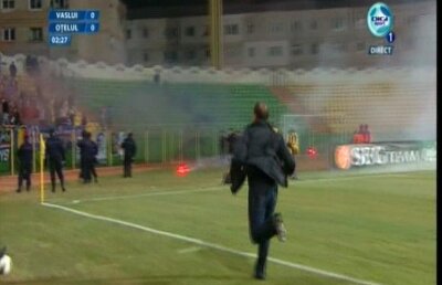 GALERIE FOTO 14 dintre fanii Oţelului vor fi interzişi pe stadion timp de 2 ani din cauza incidentelor de la Vaslui