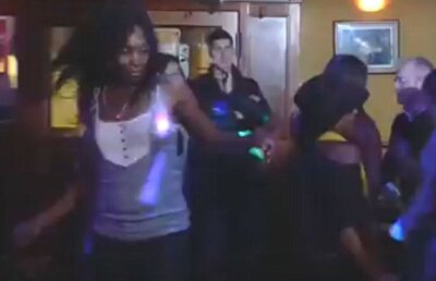 VIDEO! Serena si Venus Williams si-au facut de cap intr-un club de karaoke!