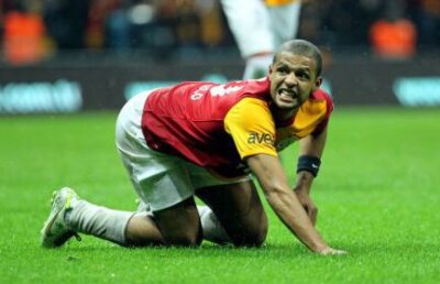 VIDEO Uite cum şi-a umilit Felipe Melo rivalii de la Fenerbahce!