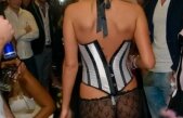 E îmbrăcată "cât mai dezbrăcată". A venit FĂRĂ chiloţi în club. Vezi fotografia ce i-a înnebunit pe români
