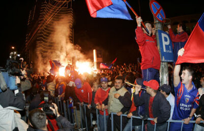 Steliştii vor să sărbătorească alături de fani: ”Ieşim la Universitate!”