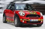MINI Countryman JCW se arată în poze 