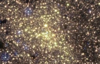 Spectacol în Cosmos: o gaură neagră se pregăteşte să înghită un nor de gaze uriaş (VIDEO)