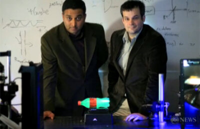 Cea mai rapida cameră video filmează... cu viteza luminii! (VIDEO)