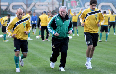 Patronul moldovenilor e celebru în lumea fotbalului ca fiind extrem de bănuitor » Porumboiu şi "blaturile"