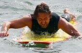 Actorul Gerard Butler, salvat de la înec după un accident de surfing în timpul unor filmări