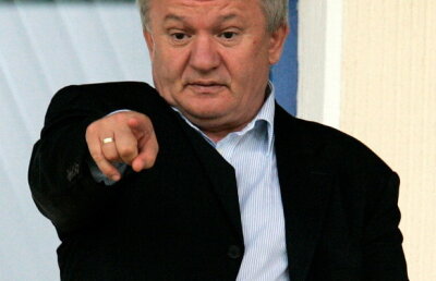 Arbitrajul îl bîntuie pe Porumboiu şi în vacanţă: "Huzu şi Lăzărescu nu au capacitatea intelectuală pentru a face delegări"