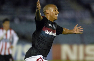 Contra: "Stelei nu i-ar fi greu să plătească o parte din salariul lui Pinto. Nu cred că are mai mult de 350.000"