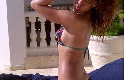 FOTO! "DA! M-am sarutat cu Rihanna"! Vezi cine se lauda ca s-a giugiulit cu artista!