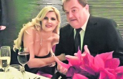 FOTO! Elena Udrea, cu un decolteu GIGANTIC de Revelion!
