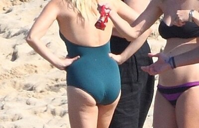 FOTO! Reese Witherspoon, cu celulita pe fese!