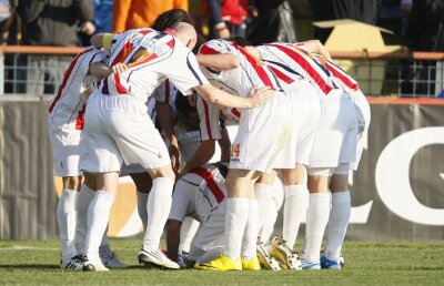 Trei stagii de pregătire pentru campioana Oţelul: Poiana Braşov, Cipru şi Spania