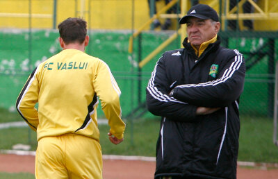 Hizo: "Trebuie să acoperim trei posturi. Urmărim jucători din străinătate"