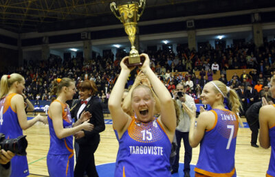 Nu s-a săturat de trofee! » Cristina Ciocan vrea campionatul şi cu CSM Tîrgovişte