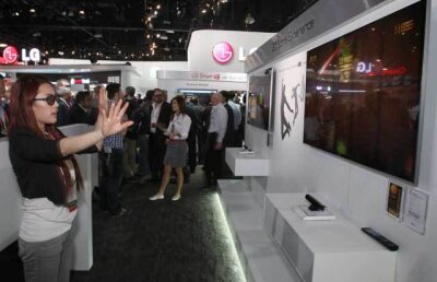 CES 2012: Televizoare cu senzori de mişcare şI comenzi vocale, acces internet şi...3D