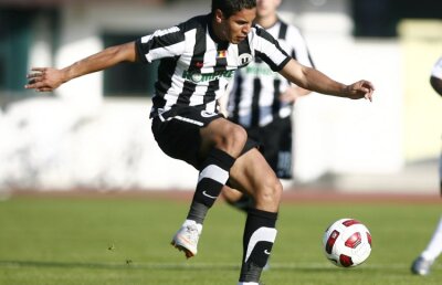 Walter i-a dat cu flit lui Gigi şi l-a lăsat cu ochii-n blitzuri :)