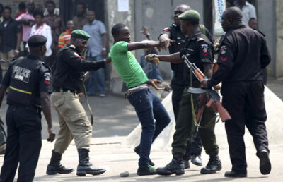 Sechestrat în Nigeria! » Bello nu s-a putut prezenta la reunirea Vasluiului din cauza protestelor