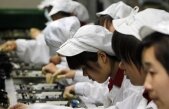 Detaliul negru din spatele celui mai tare gadget. Copii de 12 ani muncesc 16 ore pe zi pentru ca tu să ţii în mână un iPhone